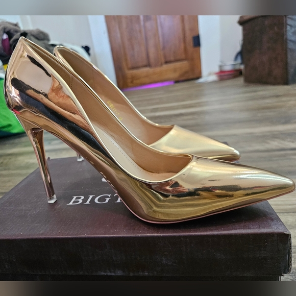 Shoes - Picture 3 of 3